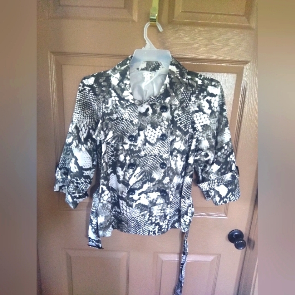 NWOT Ladies Short Jacket